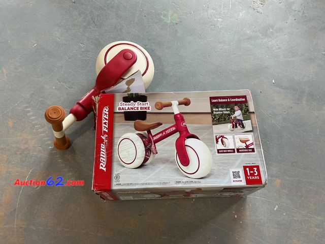 Lot 44-598j - Radio Flyer Steady Start Balance Bike, Red, for Kids Ages 1-3, Pedal Free for Quick Learning, Wide Front and Dual Rear Tires, Tool-Free Adju...