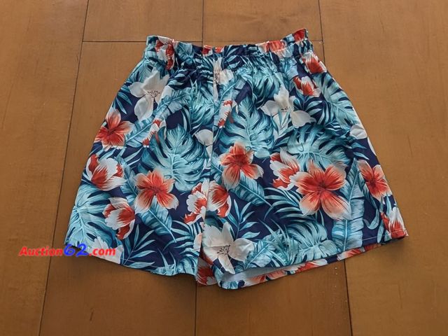 Lot 44-3059g - Size Youth 10-11 - PatPat Girl's Flowered Shorts - Appears New - Ecommerce Return - See Pictures - Sold As-Is