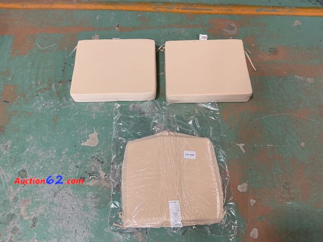 Lot 44-695g - Mix lot of Cushions  E-Commerce Return, A basic inspection has been given to this item. Sold AS-IS. See All Photo's Not Tested