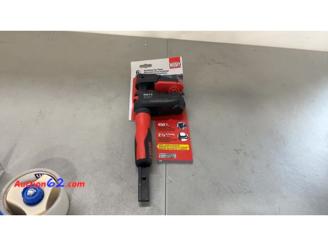 Lot 44-1911a - Bessey 6" Gearklamp Quick Action Bar Clamp See All Photo's Not Tested E-Commerce Return, A basic inspection has been given to this item. Sol...