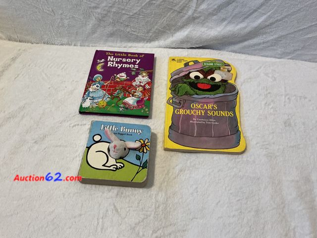 Lot 44-1019m - Lot of (3) children’s books E-Commerce Return, A basic inspection has been given to this item. Sold AS-IS. Used See All Photo's Not Tested