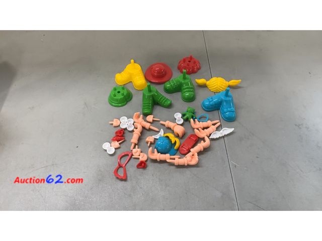 Lot 44-1928a - Lot of Assorted Toy Building Parts and Accessories See All Photo's Not Tested E-Commerce Return, A basic inspection has been given to this i...