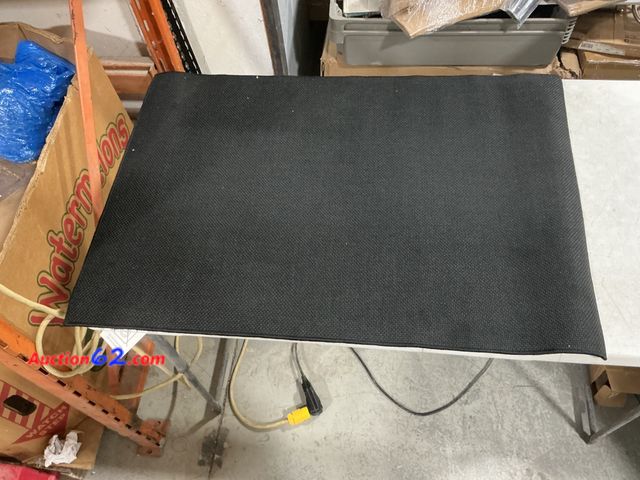 Lot 44-1102 - Black Non-Slip Mat See All Photo's Not Tested E-Commerce Return, A basic inspection has been given to this item. Sold AS-IS.