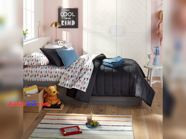 Lot 44-113b - Retail of $45- Twin Channel Jersey Kids' Comforter Set - Pillowfort™ Appears New, A basic inspection has been given to this item. Sold AS-IS...