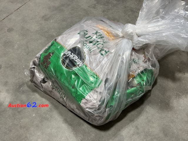 Lot 44-187j - Lot Of 2 - Miracle-Gro Indoor Potting Mix, Blended for a Variety of Houseplants, Feeds for up to 6 Months, 16 qt. E-Commerce Return, A basic...