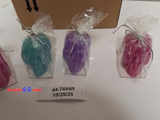 Lot 44-7444r - Skull Votive Candles, fragrance free, 2.44" H, 4 count  Appears New, A basic inspection has been given to this item. Sold AS-IS.
