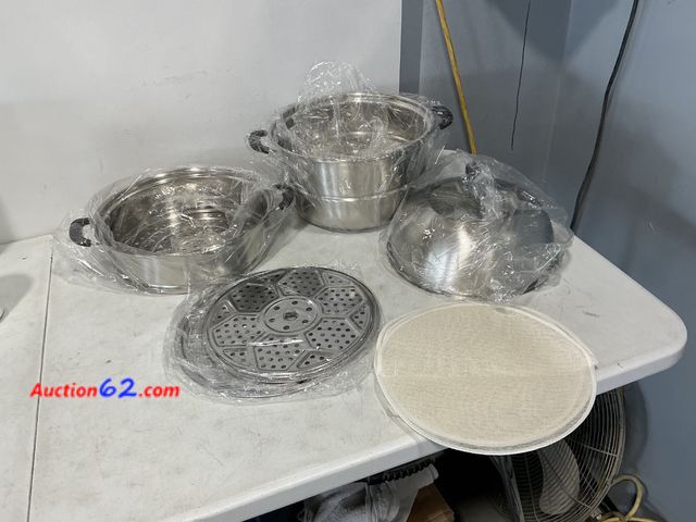 Lot 44-911j - Qiaofang Steamer Pan 32cm New See All Photo's Not Tested Appears New, A basic inspection has been given to this item. Sold AS-IS.