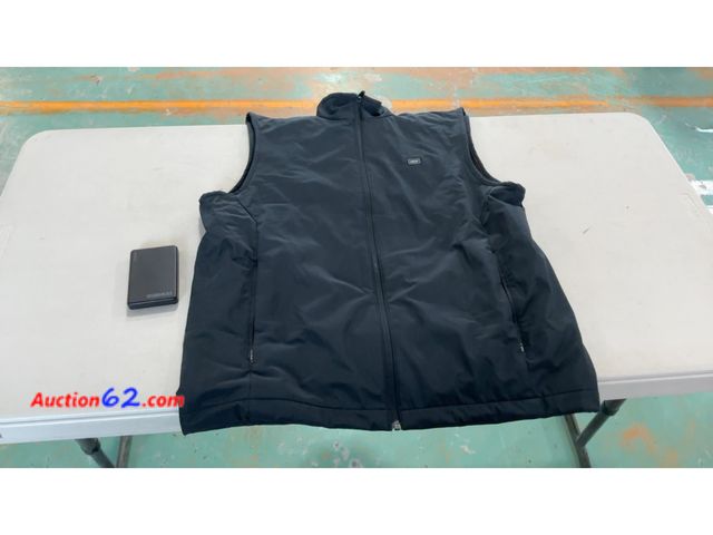 Lot 44-1813a - 32 Degrees Heated Vest Mens Size M Black Rechargeable Battery See All Photo's Not Tested E-Commerce Return, A basic inspection has been give...