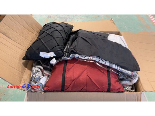 Lot 44-1554m - Decorative Pillows and Throw Blanket Set See All Photo's Not Tested E-Commerce Return, A basic inspection has been given to this item. Sold ...