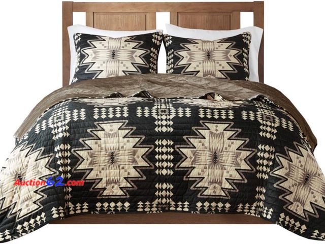Lot 44-5556w - Woolrich Sierra Oversized Quilt Set - Stylish Aztec Southwestern Printed Coverlet and Matching Shams, Cozy Plush Bedding Layer with Solid Co...
