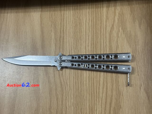 Lot 44-6086q - Butterfly knife single blade. New. Pre tagged $20 from store closing. Made in china See All Photo's Tested & Working Unmarked, No barcodes