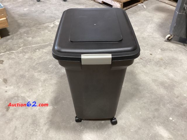 Lot 44-291g - 55qt Pet Food Storage Container- Scooper Not Included  E-Commerce Return, A basic inspection has been given to this item. Sold AS-IS.