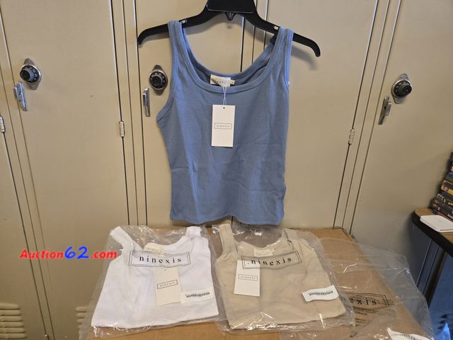 Lot 44-6756g - Size XL DOUBLJU 3 Pack Basic Rib Knit Crop Tops Scoop Neck Sleeveless Solid Cropped Camisole Casual Layered Cami Tank Top for Women Appears ...