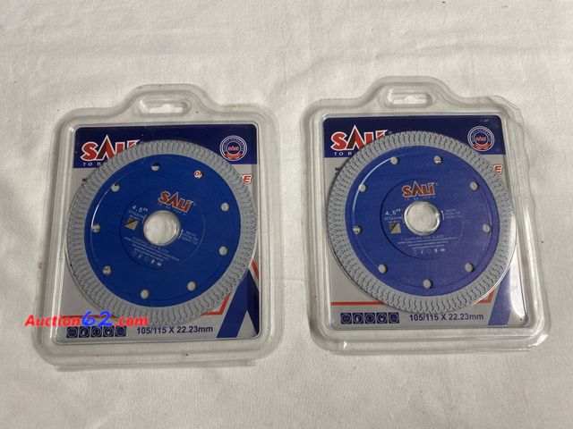 Lot 44-2004i - New. 2- diamond saw blades. 4.5 inch wet/dry blade. Special for ceramic tile. See photos. Appears New, A basic inspection has been given to ...
