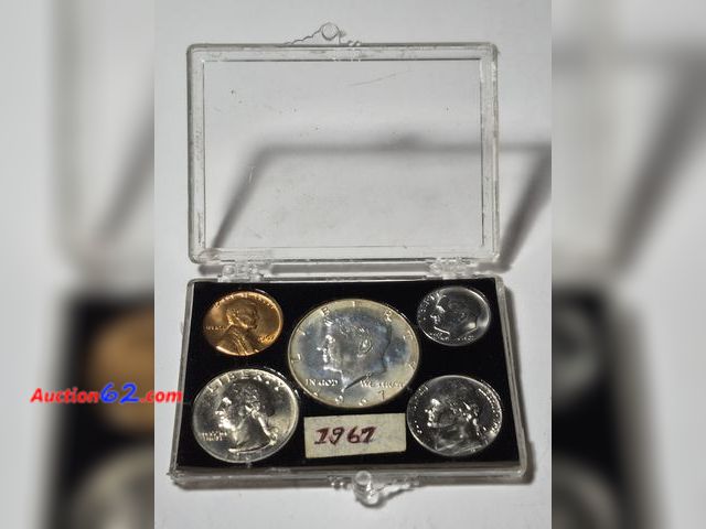 Lot 44-8324j - 1967 YEAR SET WITH 40% SILVER KENNEDY HALF DOLLAR, WASHINGTON QUARTER, ROOSEVELT DIME, JEFFERSON NICKEL AND LINCOLN MEMORIAL CENT. BRILLIANT...