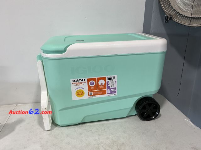 Lot 44-747o - Igloo Wheelie Cool 38 Roller Wheeled Cooler See All Photo's Dirty E-Commerce Return, A basic inspection has been given to this item. Sold AS...