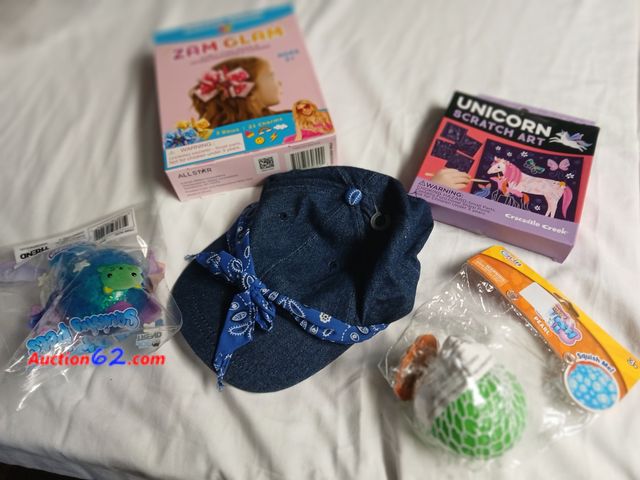 Lot 44-2347b - Zam Glam makes 3 hair bows, has 21 charms,  unicorn scratch art, squishy unicorn, squish ball, new hat.  All items new.  See photos. 1. Appe...