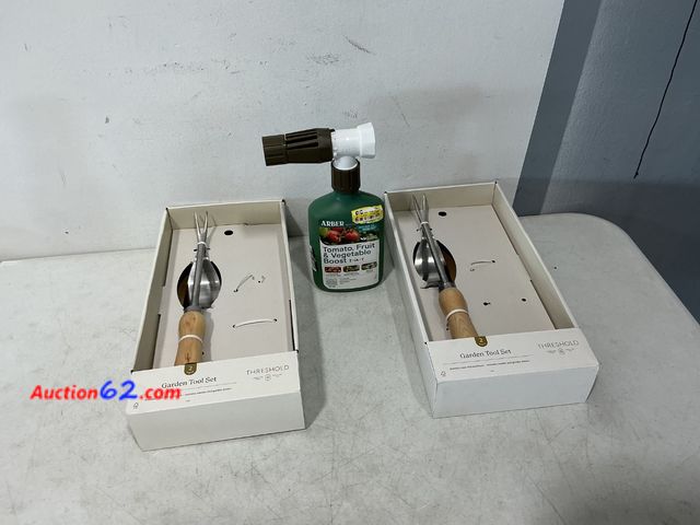 Lot 44-690f - Arber Tomato, Fruit &amp; Vegetable Boost 5-in-1 with 2 Threshold Garden Tool Sets See All Photo's Not Tested E-Commerce Return, A basic ins...