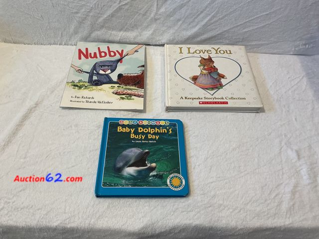 Lot 44-1011m - Lot of 3 children’s books E-Commerce Return, A basic inspection has been given to this item. Sold AS-IS. See All Photo's Not Tested