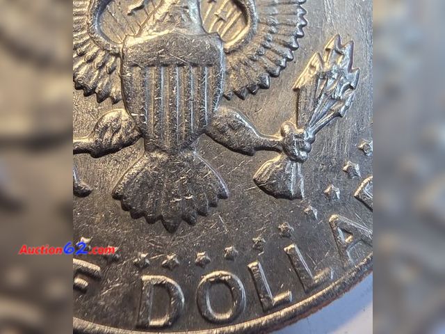 Lot 44-8342k - ERROR COIN! 1982 P KENNEDY HALF DOLLAR MISSING DESIGNERS INITIALS! THIS IS A VARIETY THAT WAS CREATED BECAUSE TOO MUCH DIE POLISHING WAS USE...