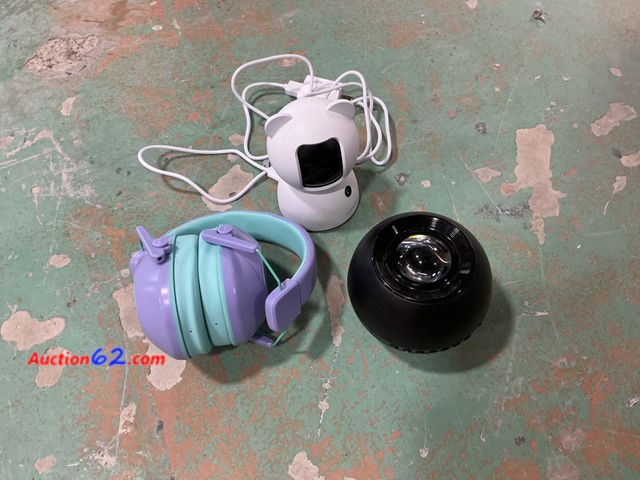 Lot 44-976e - Anker eufy Security Indoor Camera - Security Camera, TK Co. Ltd. Blue Ocean Dream Galaxy Projector 2.0, Kids Headphones Not Tested E-Commerc...