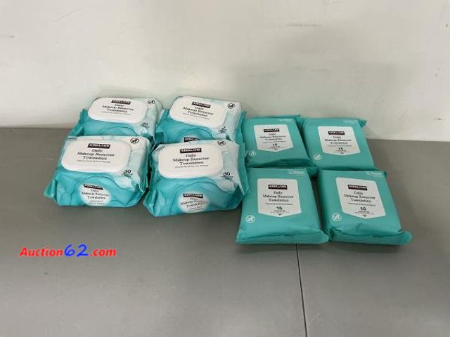Lot 44-1582b - $32 Retail value- Kirkland Signature Daily Makeup Remover Towelettes 180 Count - • Daily Makeup Remover Towelettes 1. Appears New, A basic i...