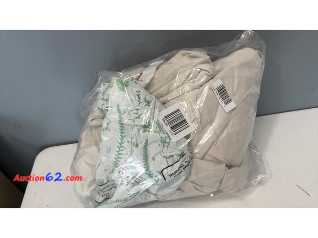 Lot 44-2610w - New Bedding Set - Cream Color Appears New, A basic inspection has been given to this item. Sold AS-IS. Not Tested See All Photo's Appears Ne...