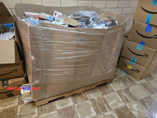 Lot 44-6993g - Pallet 3ft Gaylord of low retail items, should be all new