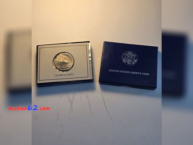 Lot 44-8320f - 1986 CLAD 'ELLIS ISLAND IMMIGRANTS' HALF DOLLAR. COMES IN THE ORIGINAL US MINT BOX. - NT