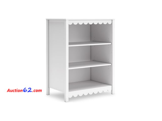 Lot 44-1526j - $128.12 Retail price - Signature Design by Ashley Hallityn Casual 41" Bookcase with Adjustable Shelves, White Not Tested See All Photo's E-C...