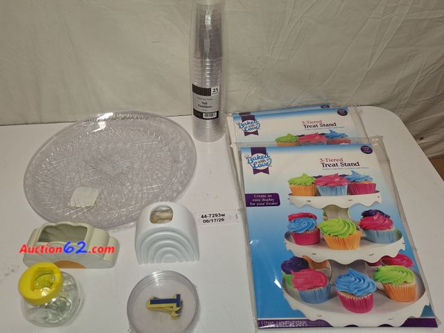 Lot 44-7293w - Lot of miscellaneous items  E-Commerce Return, A basic inspection has been given to this item. Sold AS-IS.