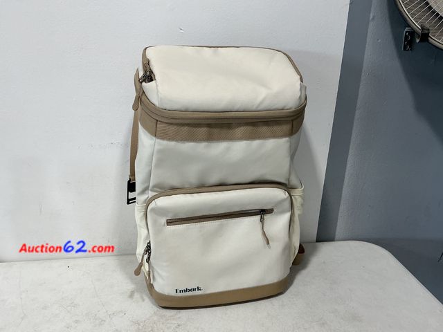 Lot 44-740o - Embark Soft Sided 18qt Backpack Cooler See All Photo's Not Tested E-Commerce Return, A basic inspection has been given to this item. Sold AS...
