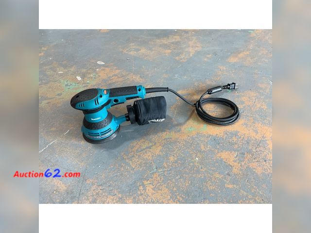 Lot 44-664i - Makita Sander, Power Tool, Sanding Tool See All Photo's E-Commerce Return, A basic inspection has been given to this item. Sold AS-IS. Power...