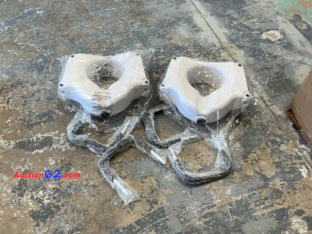 Lot 44-4031l - lot of (2) Drive Raised Toilet Seat with Removable Arms, 5" Height, Tool-Free Installation E-Commerce Return, A basic inspection has been gi...