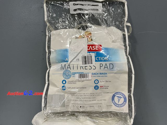 Lot 44-2618m - AllerEase Hot Water Wash Mattress Pad  Full - Fitted  Allergy Defense  Down Alt Fill Not Tested See All Photo's E-Commerce Return, A basic i...