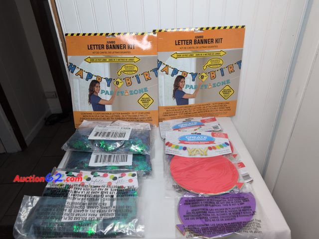 Lot 44-5554f - Lot of kids party supplies.  Appears New, A basic inspection has been given to this item. Sold AS-IS. See All Photo's