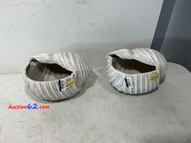 Lot 44-694f - Set of 2 CRC Medium Shell Ceramic Planters White See All Photo's Not Tested E-Commerce Return, A basic inspection has been given to this ite...