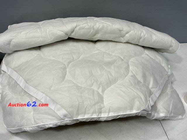 Lot 44-2612m - Mozzumps Feather &amp; Down Mattress Topper Not Tested See All Photo's E-Commerce Return, A basic inspection has been given to this item. So...