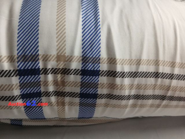 Lot 44-2122g - New king duvet and insert and 2 pillow shams.  Taken out of package to insert into duvet so original packaging will no longer work.  New.  S...