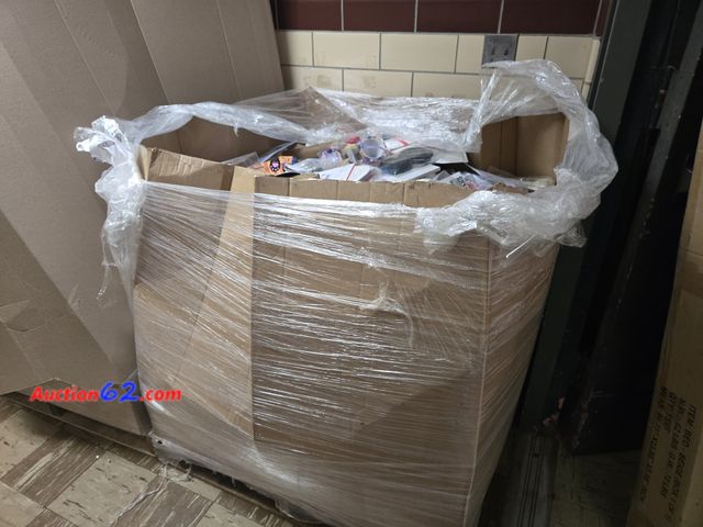 Lot 44-6999b - Pallet 3ft Gaylord of Low Retail Items Should Be All New
