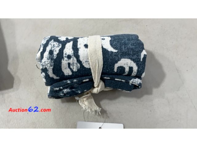 Lot 44-4012w - pillow case  Appears New, A basic inspection has been given to this item. Sold AS-IS. See All Photo's Not Tested
