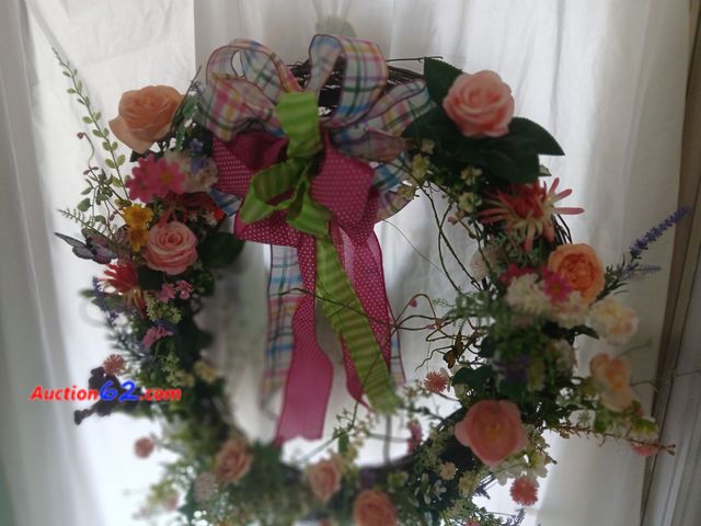 Lot 44-2101j - New large wreath, measures approximately 24" x24".  See photos. Appears New, A basic inspection has been given to this item. Sold AS-IS. See...