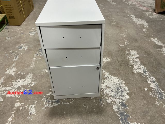 Lot 44-4013w - $136.95 Retail price - Space Solutions 3 Drawer Metal Mobile File Cabinet with Lock, Letter Size, White, Fully Assembled E-Commerce Return, ...