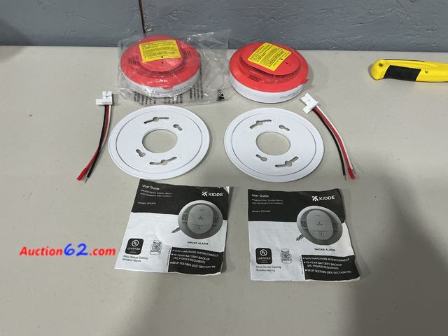 Lot 44-1540 - Kidde 205A10 Smoke Alarm - Hardwire Interconnect, 10-Year Battery Backup - Pack of 2 Appears New, A basic inspection has been given to this ...
