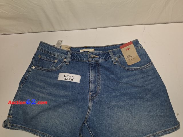 Lot 44-7011g - Levis A-line shorts, size 32 Appears New, A basic inspection has been given to this item. Sold AS-IS. Stock Photo may not depict true color