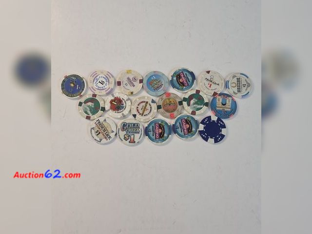 Lot 44-8325g - ASSORTED LOT OF EIGHTEEN (18) VINTAGE POKER CHIPS. - T