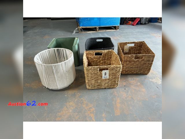 Lot 44-805i - brightroom Water Hyacinth Bin 13" Storage Collection See All Photo's Not Tested E-Commerce Return, A basic inspection has been given to this...