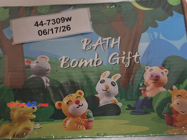 Lot 44-7309w - Bath bomb gift for kids,  Appears New, A basic inspection has been given to this item. Sold AS-IS. Never opened, Factory Sealed