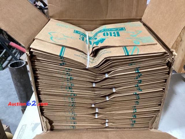Lot 44-128b - Lawn and Leaf Bags Kraft  50 Bags - Appears New, A basic inspection has been given to this item. Sold AS-IS.