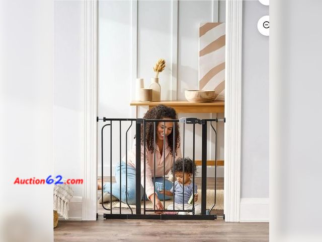 Lot 44-4024w - Regalo easy step 38.5 inch wide walk thru baby gate, black, metal  Appears New, A basic inspection has been given to this item. Sold AS-IS.